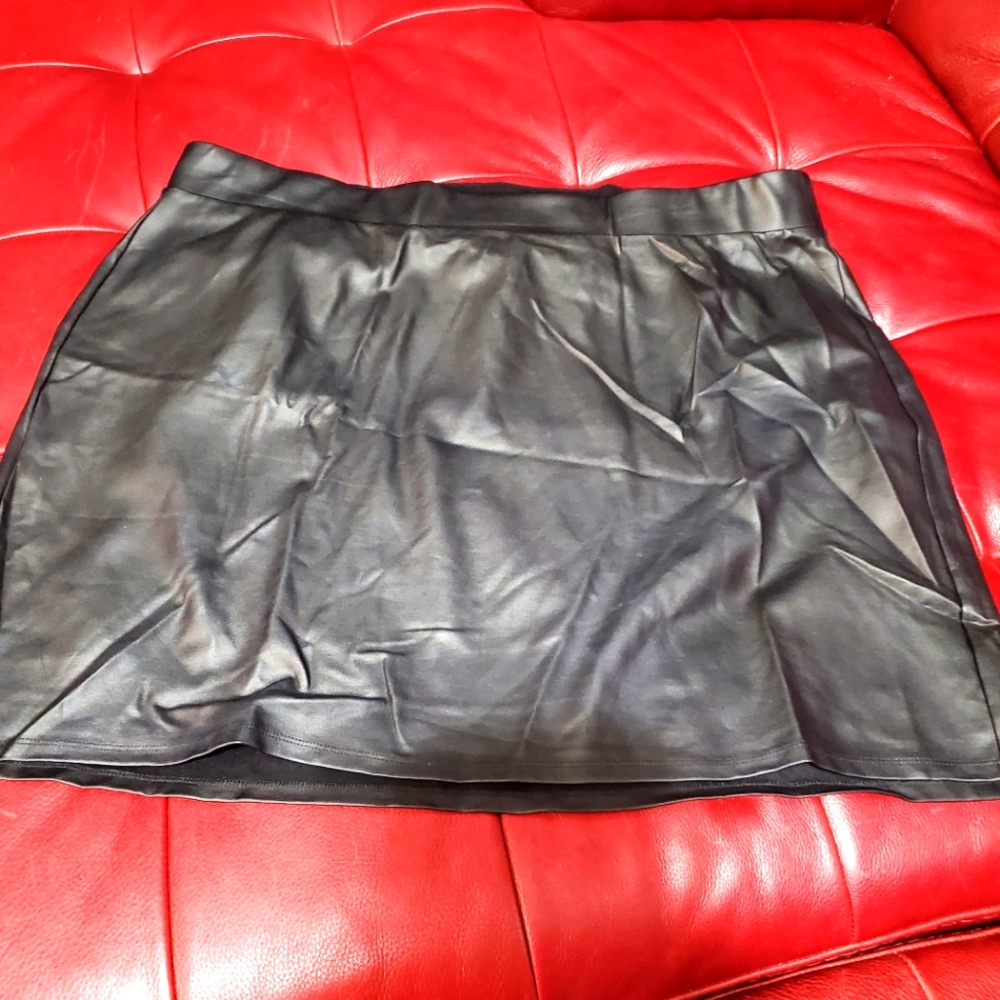 Torrid Size 4 (Plus 26) Faux Leather Skirt
